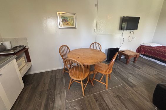 1-Bedroom Motel (4max) - dining area